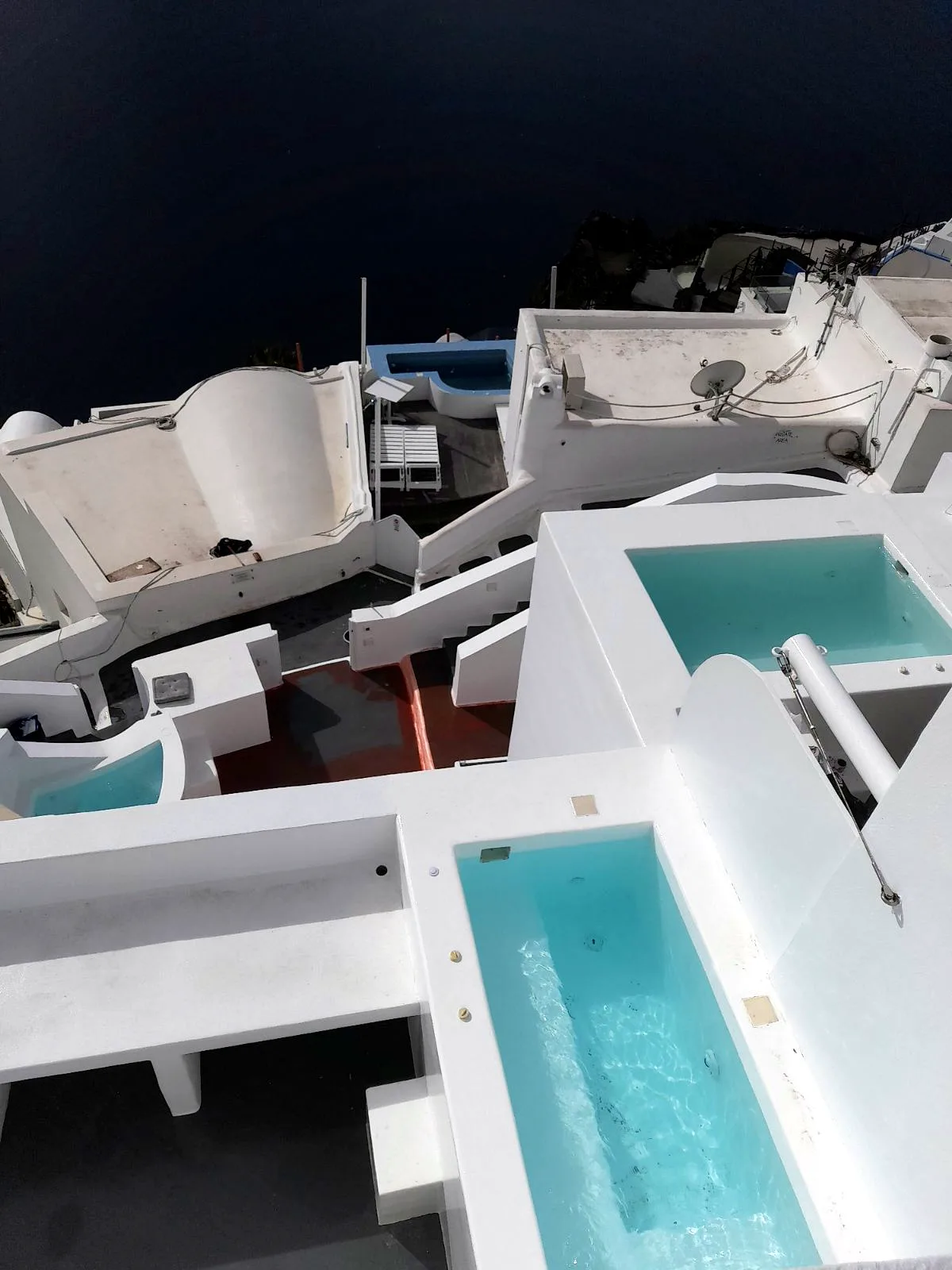 Spa pools project στη Σαντορίνη